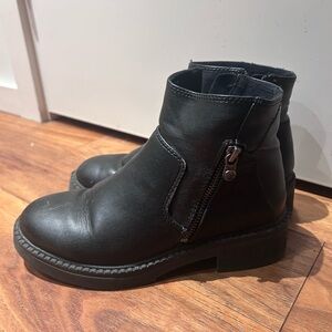 Blowfish Malibu Black Ankle Boots Side Zip Women’s Size 6.5 Vegan Leather